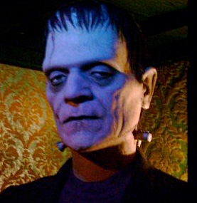 Gut, die Schrauben kommen bei Frankenstein nicht aus den Ohren, sondern sitzen etwas tiefer. (Bild: Wikipedia)