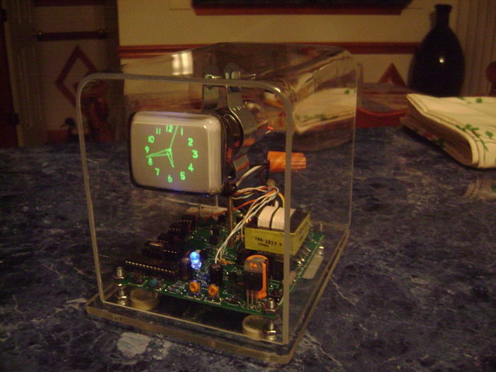 Die etwas andere Schrank-Uhr - The Oscilloscope Clock (Bild: kickstarter/© Howard Constantine)
