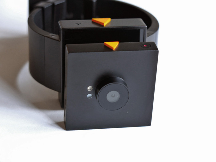 Smart im Doppelpack - MADICE Smart-Watch und Smart-Cam (Bild: indiegogo/ © MADICE, INC)