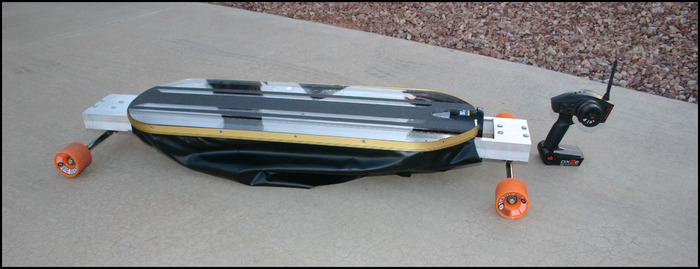 Kein Hoverboard, fliegt aber doch so in etwa. Der HoverSkater (Bild: kickstarter/ © Jim Pitts)