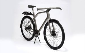 Filigraner Gepäckträger mit integriertem Schloss (Bild: Oregon Manifest /The Bike Design Project/T INDUSTRY + Ti Cycles)