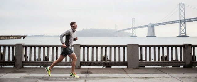 Laufen im Take - der Sony Smart B-Trainer soll die Musik anhand des Lauftempos auswählen (Bild: © Sony)