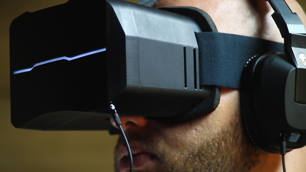 Das Kabel täuscht. Die visusVR soll die Grafikdaten kabellos vom PC streamen (Bild: © visus)