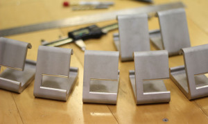Das sieht doch schon mal vielversprechend aus. Die ersten CNC-gefräßten Prototypen (Bild: kickstarter/© Daniel Bauen + Microfacturing)
