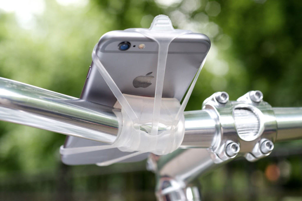 Flott angebracht - Finn Samrtphone Halter (Bild: © BikeCityGuide Apps GmbH)