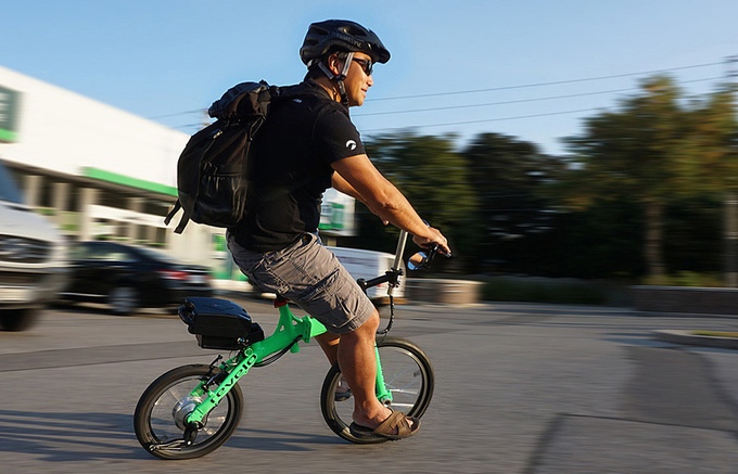 Pedale am Voderrad? Ist auch mal ein Versuch wert - das Flex eBike (Bild: kickstarter/© Revelo Electric)