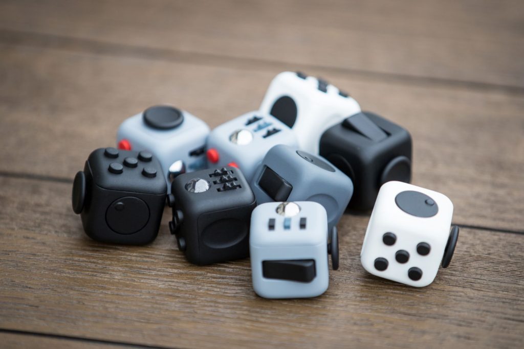 Den Stress wegwürfeln - Fidget Cube (Bild: © Antsy Labs)