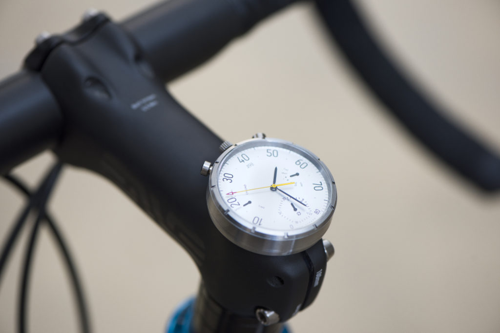 Das hat stil - analoge Smartwatch als Fahrradcomputer, die Moskito (Bild: © moskitowatch.com)